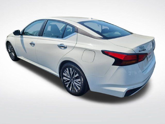 Used 2025 Nissan Altima 2.5 SV FWD image 3