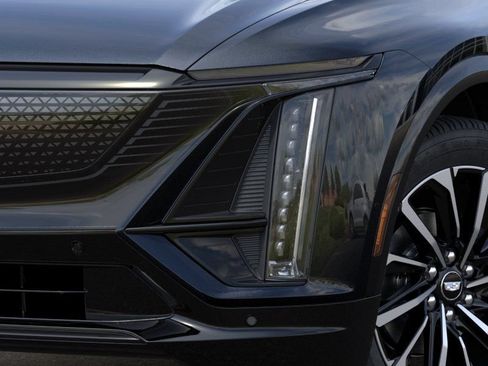 New 2025 Cadillac Lyriq Sport w/ LPO, Floor Liner Package AWD/4WD image 10