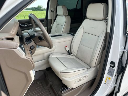 Used 2021 GMC Yukon Denali w/ Denali Premium Package RWD image 11