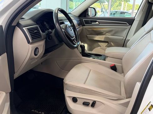 Used 2020 Volkswagen Atlas SE w/ Panoramic Sunroof Package FWD image 6