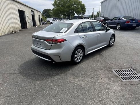 Used 2022 Toyota Corolla LE FWD image 5