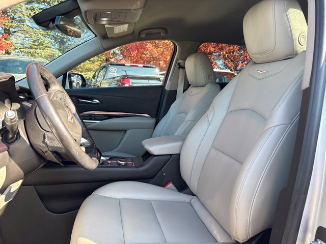 Used 2022 Cadillac XT4 Luxury w/ Trailering Package AWD/4WD image 5