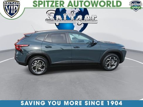 Used 2025 Chevrolet Trax LT w/ LT Convenience Package FWD image 9