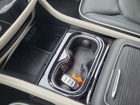 Used 2024 Chrysler Pacifica Limited w/ Trailer Tow Group image 17