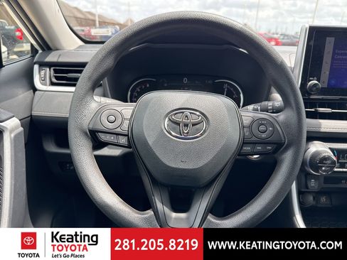 Used 2025 Toyota RAV4 XLE image 17
