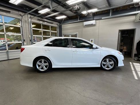 Used 2014 Toyota Camry SE w/ Fleet Convenience Package FWD image 6