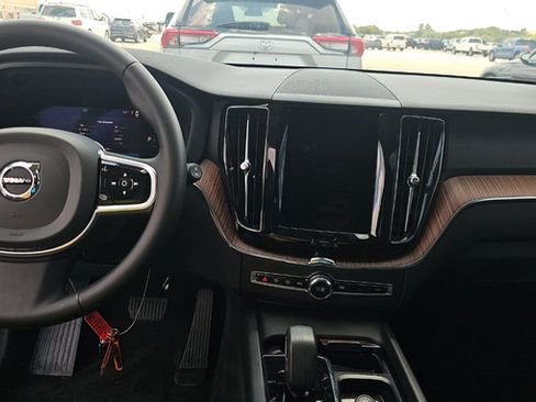 Used 2024 Volvo XC60 B5 Plus w/ Protection Package Premier AWD/4WD image 7