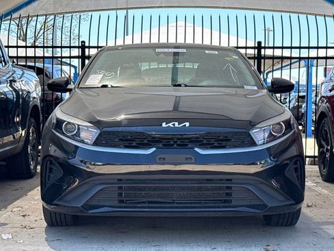Used 2022 Kia Forte LXS image 2