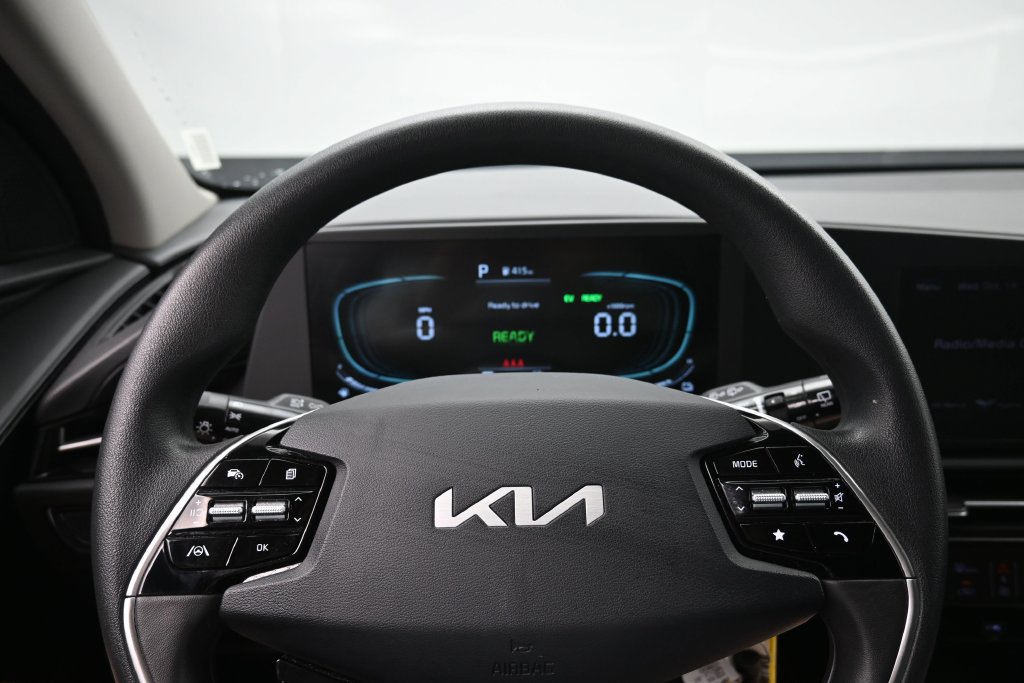 Used 2025 Kia Niro LX FWD image 12