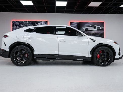Used 2021 Lamborghini Urus AWD/4WD image 2