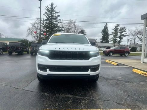 Used 2023 Jeep Wagoneer Base image 3