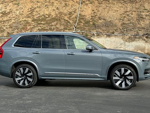 Certified 2023 Volvo XC90 T8 Ultimate image 3