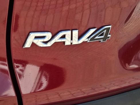 Used 2019 Toyota RAV4 LE image 10