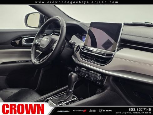 Used 2025 Jeep Compass Limited AWD/4WD image 11