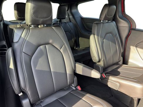 New 2026 Chrysler Pacifica Select AWD/4WD image 12