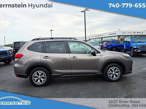 Used 2024 Subaru Forester Premium AWD/4WD image 31