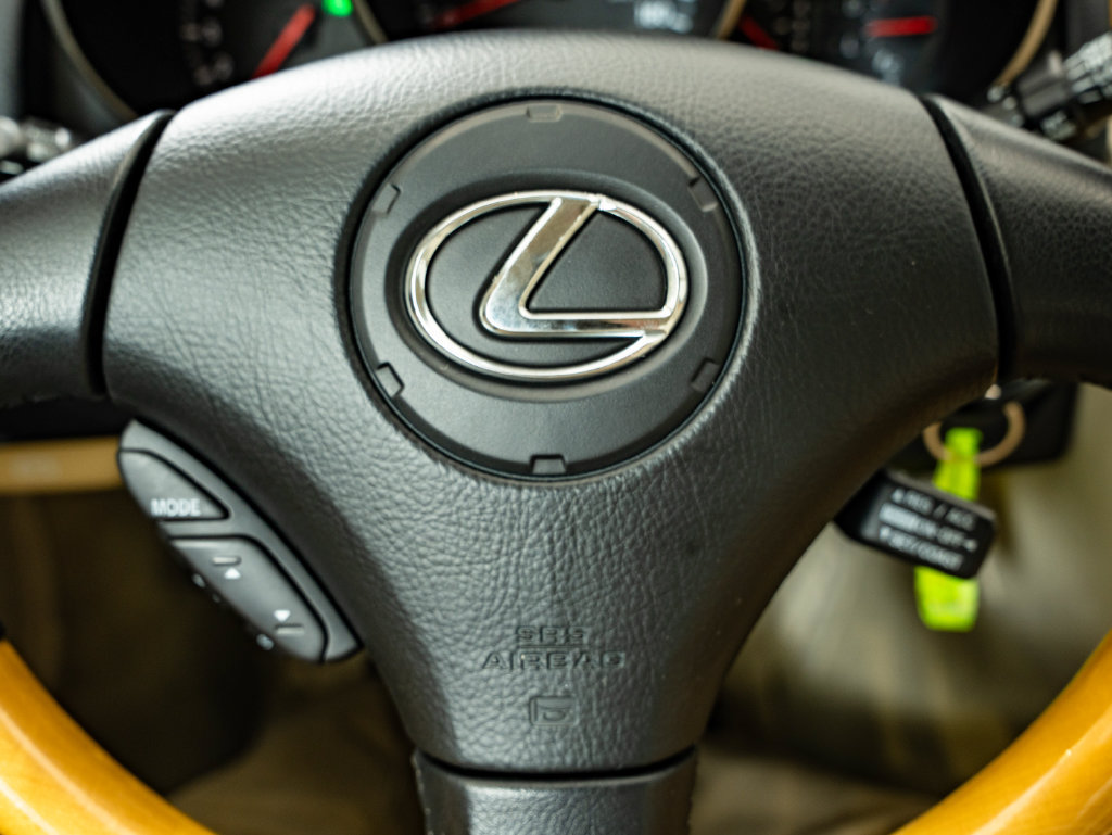 Used 2004 Lexus SC 430 Convertible w/ Preferred Accessory Pkg RWD image 32