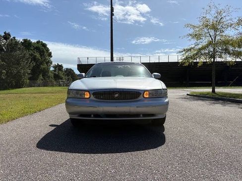 Used 2001 Buick Century Custom w/ Premium Pkg image 2