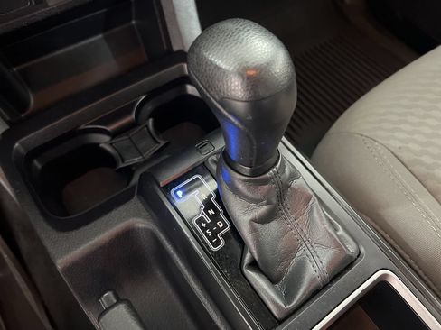 Used 2021 Toyota Tacoma SR AWD/4WD image 14