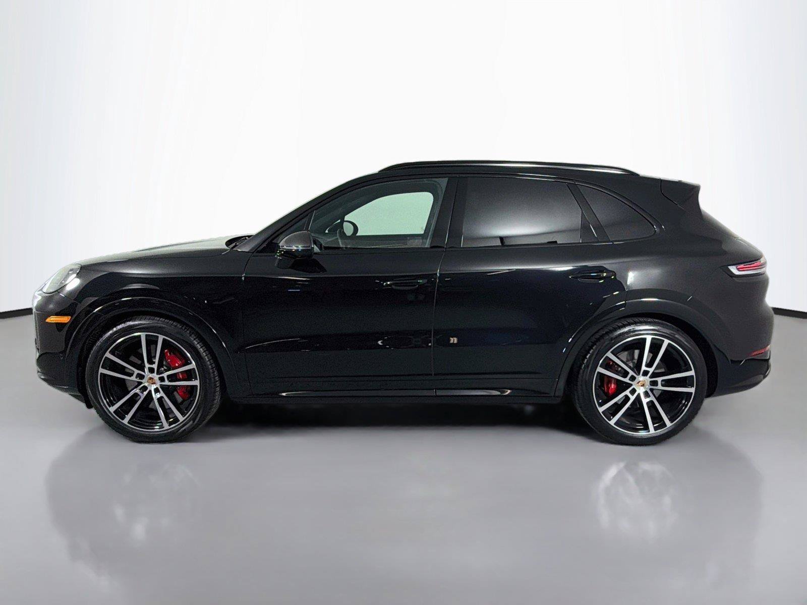 Certified 2026 Porsche Cayenne GTS AWD/4WD image 2