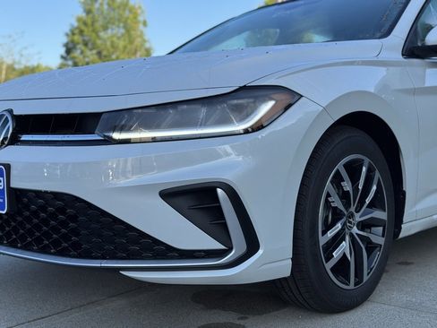 New 2025 Volkswagen Jetta SE image 4