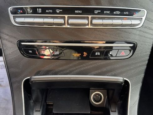 Used 2021 Mercedes-Benz GLC 300 GLC 300 w/ Premium Package image 18