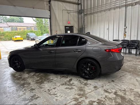 Used 2020 Alfa Romeo Giulia AWD w/ Quick Order Package 22J Sport image 8