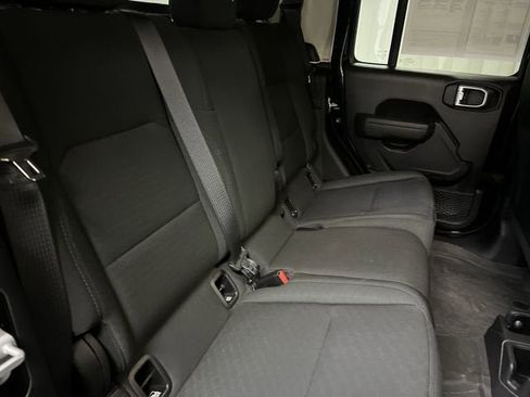Used 2022 Jeep Gladiator Sport image 27