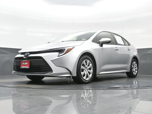 Used 2025 Toyota Corolla LE FWD image 26