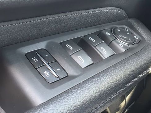 Used 2023 GMC Yukon XL Denali AWD/4WD image 16