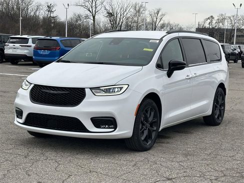 New 2026 Chrysler Pacifica Select image 6