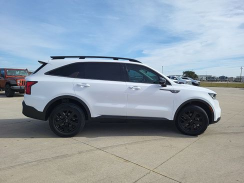 Used 2022 Kia Sorento S w/ Panoramic Sunroof Package image 4