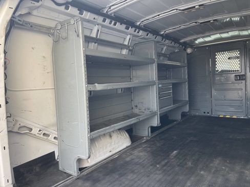 Used 2018 GMC Savana 2500 Extended RWD image 15
