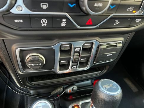 Used 2020 Jeep Wrangler Unlimited Sahara w/ Uconnect 4C Nav & Sound Group AWD/4WD image 36