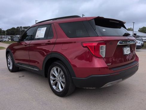 Used 2023 Ford Explorer XLT w/ Equipment Group 202A RWD image 6