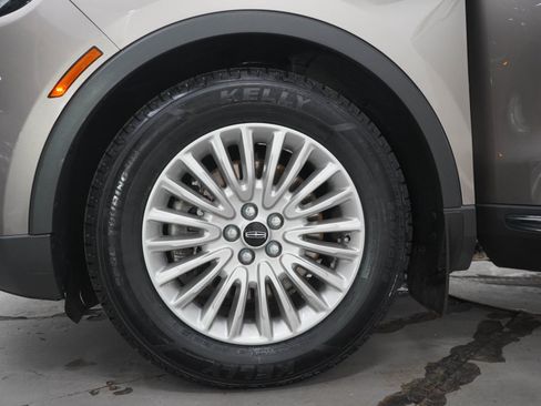 Used 2020 Lincoln Nautilus Premier AWD/4WD image 32