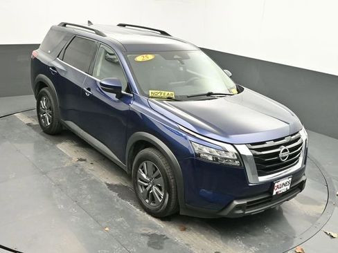 Used 2025 Nissan Pathfinder SV image 36