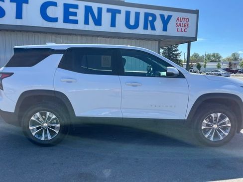 Used 2025 Chevrolet Equinox LT AWD/4WD image 12