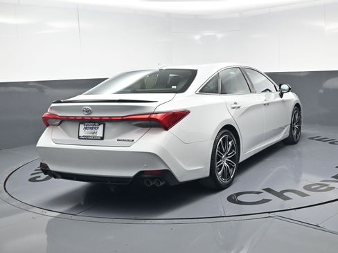 Used 2022 Toyota Avalon Touring w/ Advanced Safety Package image 9