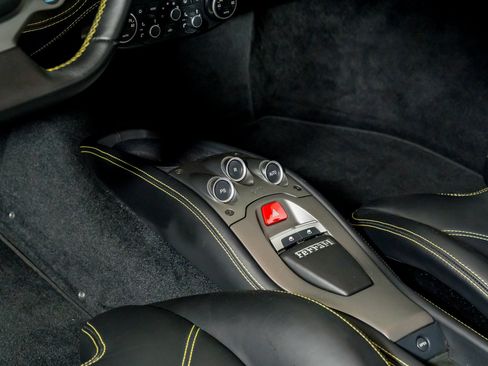 Used 2010 Ferrari 458 Italia Coupe RWD image 21