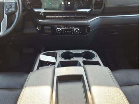 Used 2025 GMC Sierra 1500 SLT image 12