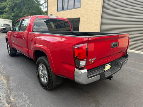 Used 2020 Toyota Tacoma SR5 AWD/4WD image 10