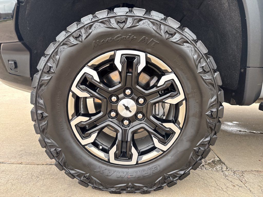 Used 2025 Chevrolet Silverado 1500 ZR2 w/ Technology Package AWD/4WD image 15