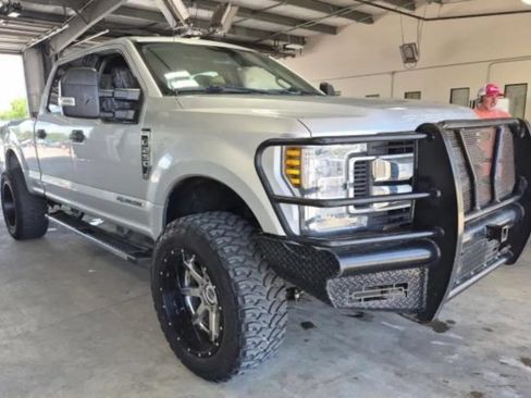 Used 2019 Ford F250 XLT AWD/4WD image 2