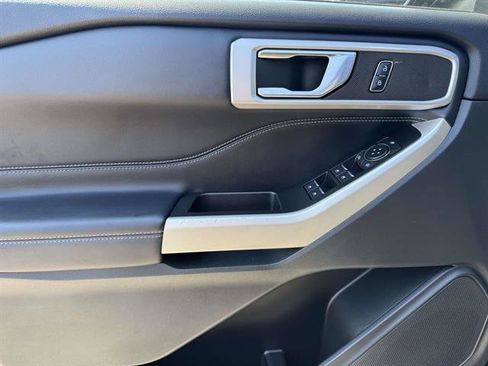 Used 2022 Ford Explorer XLT w/ Equipment Group 202A image 14