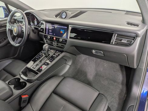 Certified 2025 Porsche Macan AWD/4WD image 26