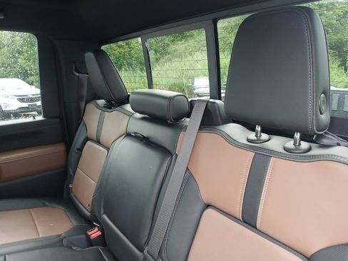 Used 2023 Chevrolet Silverado 2500 High Country AWD/4WD image 16