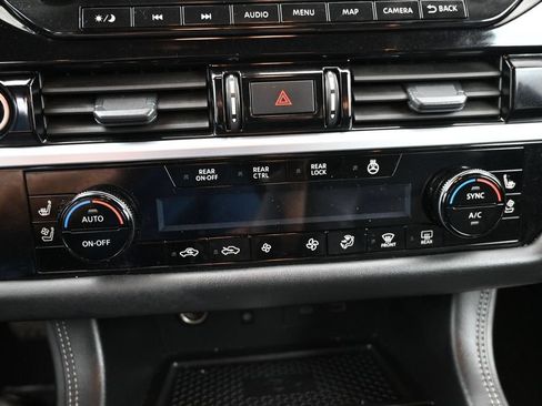 Used 2024 Nissan Pathfinder Platinum w/ Cargo Package AWD/4WD image 13