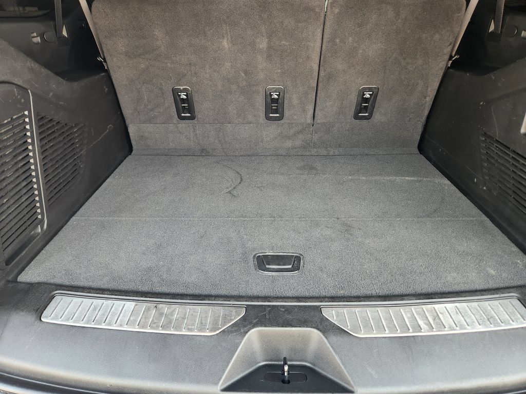 Used 2024 Chevrolet Suburban Premier w/ Premium Package RWD image 33