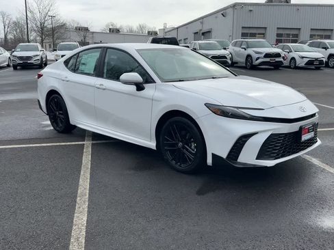 New 2026 Toyota Camry SE image 2
